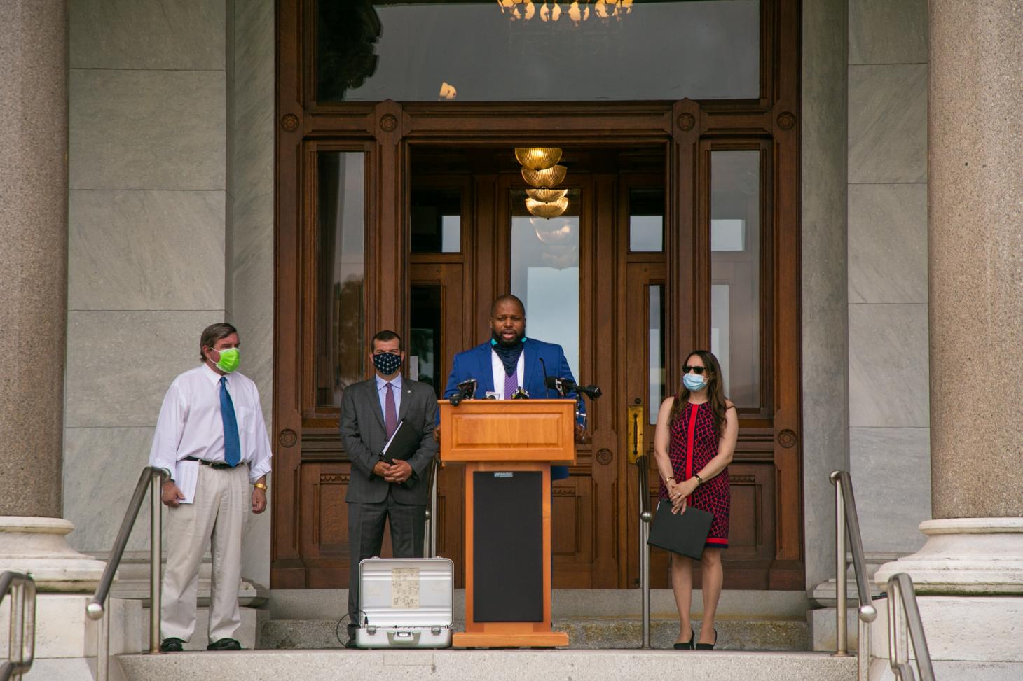 Sen. Gary Winfield and members of the Judiciary Committee