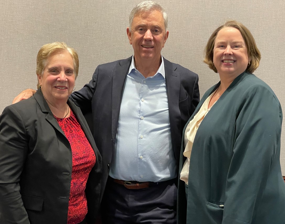 Rep. Keitt and First Selectman Vicki Tesoro with Governor Lamont on December 15.