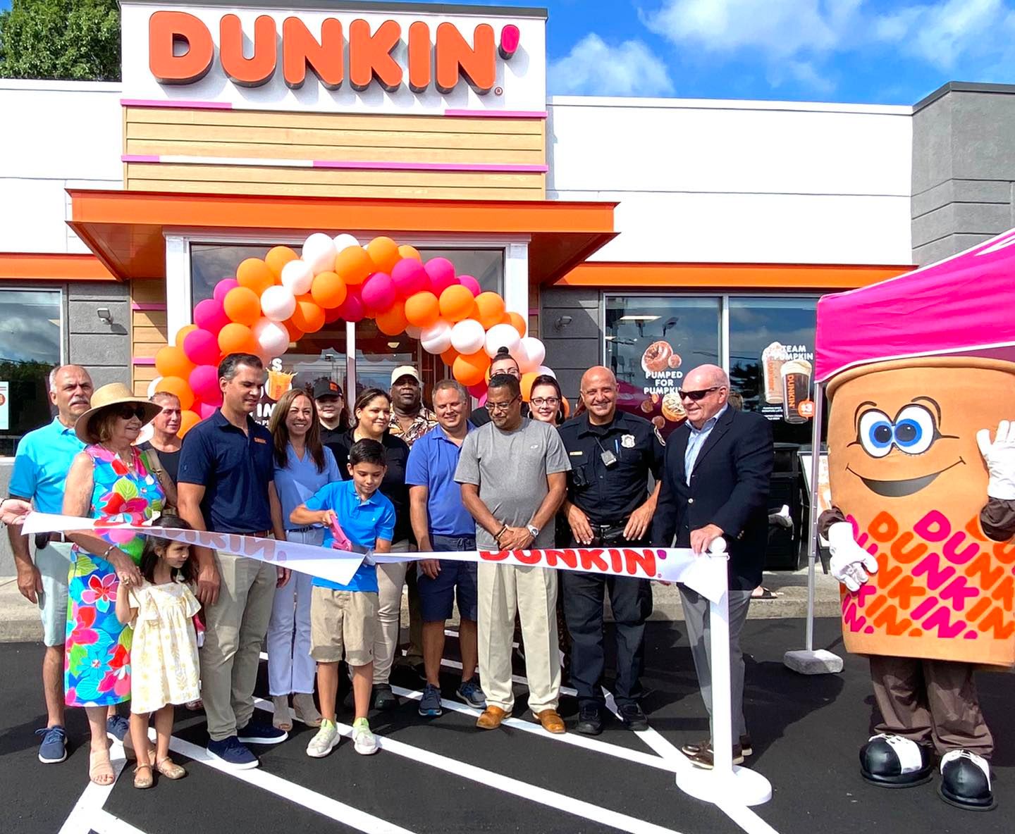 Recently, I joined members of the Waterbury State Delegation, plus local leaders from the Board of Alders and Board of Education at the grand opening and ribbon-cutting ceremony for the newly renovated Dunkin' on Watertown Avenue.
