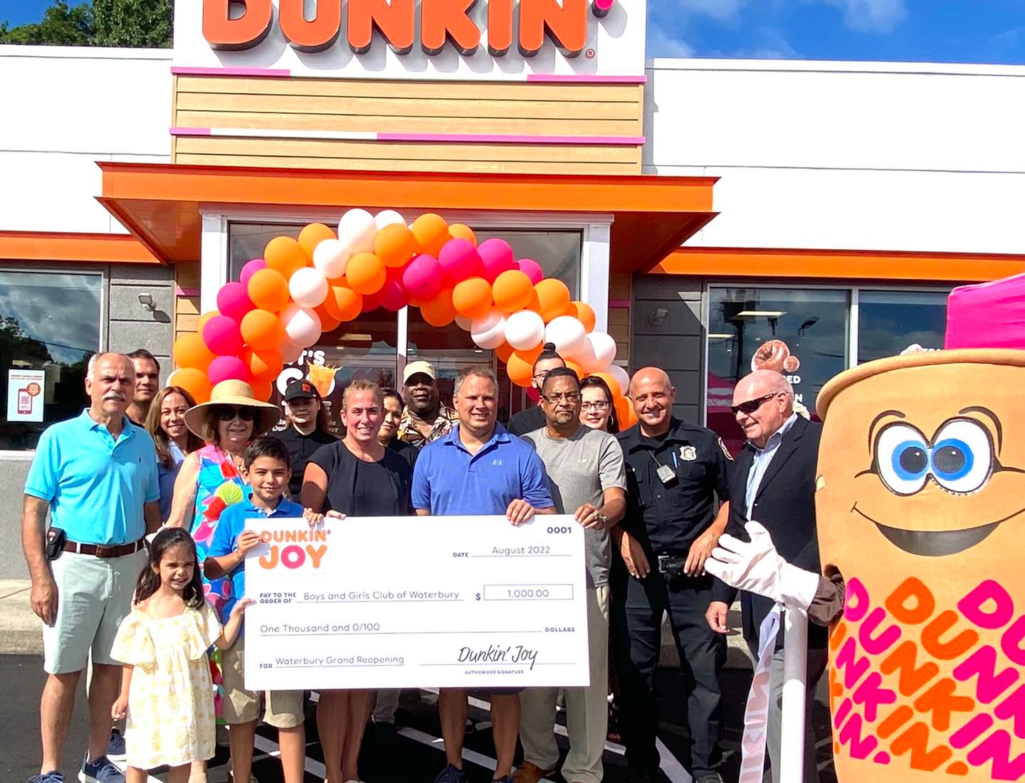 Recently, I joined members of the Waterbury State Delegation, plus local leaders from the Board of Alders and Board of Education at the grand opening and ribbon-cutting ceremony for the newly renovated Dunkin' on Watertown Avenue.